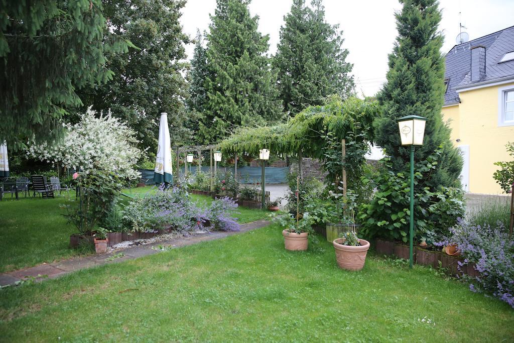 Hotel Zur Post Mulheim an der Mosel Exterior photo